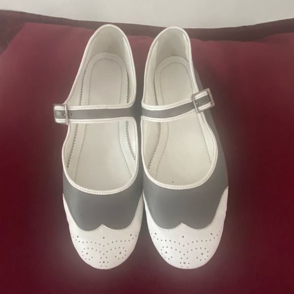 Vintage CHANEL Spring/Summer 2008 Maryjane flats. Gray/White. Leather. Size 38. - Picture 3 of 12